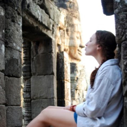 Kissing statue in Cambodia travel